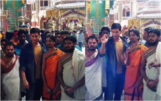 Mahesh Babu Questioning God in Temple