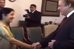 Sushma Swaraj Meets Pakistan PM Nawaz Sharif In Islamabad